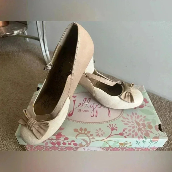Jellypop Shoes - Jellypop two toned tan and beige shoes size 8.5